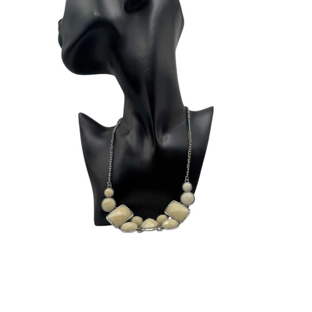 **Geometric statement necklace